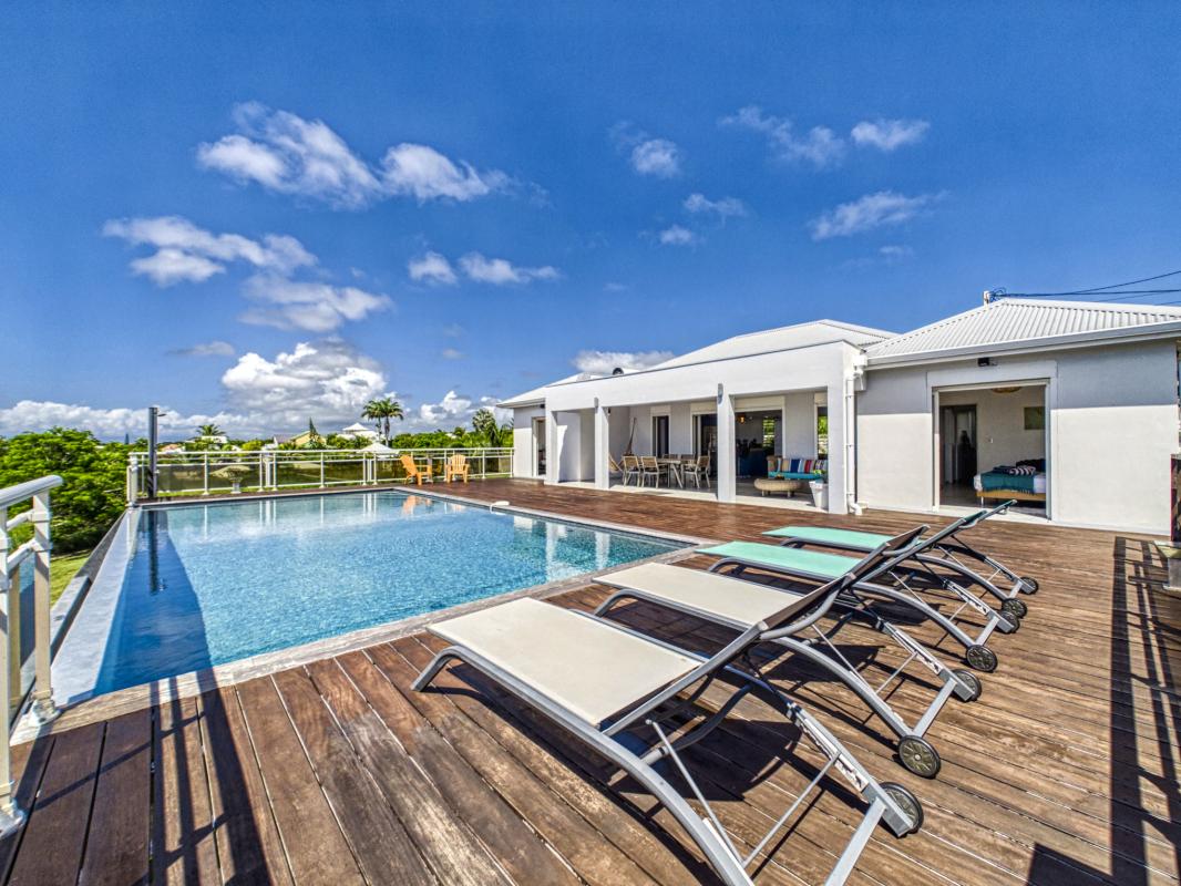 3. A louer villa avec piscine et vue mer St François Guadeloupe